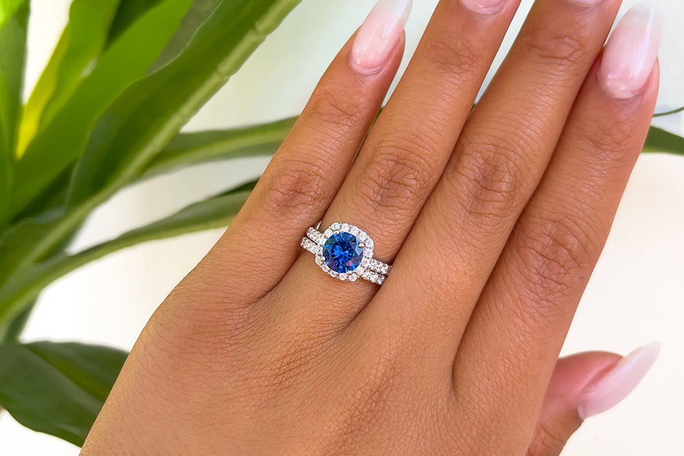 blue gemstone in wedding band set