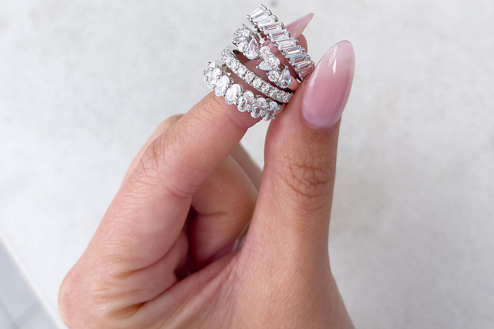 holding stackable rings on finger