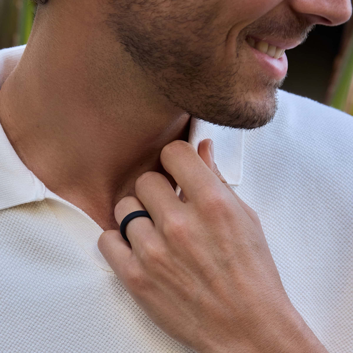black 5mm silicone band on model