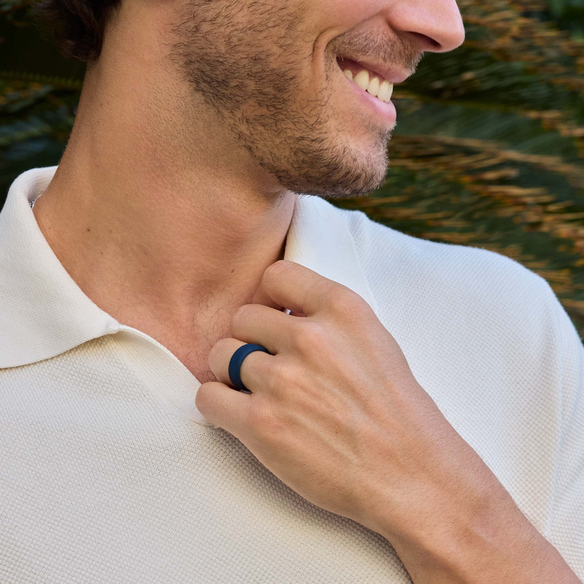dark blue 8mm silicone band on model
