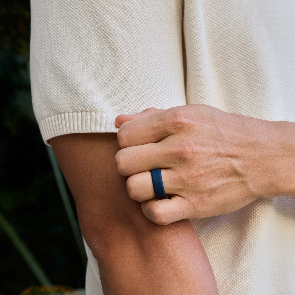 dark blue 8mm silicone band on model