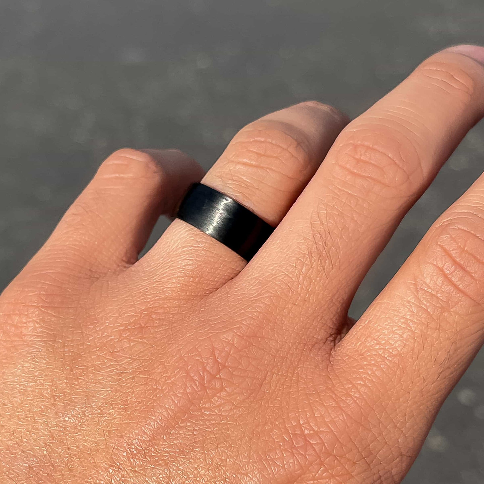 the stealth carbon fiber mens wedding band