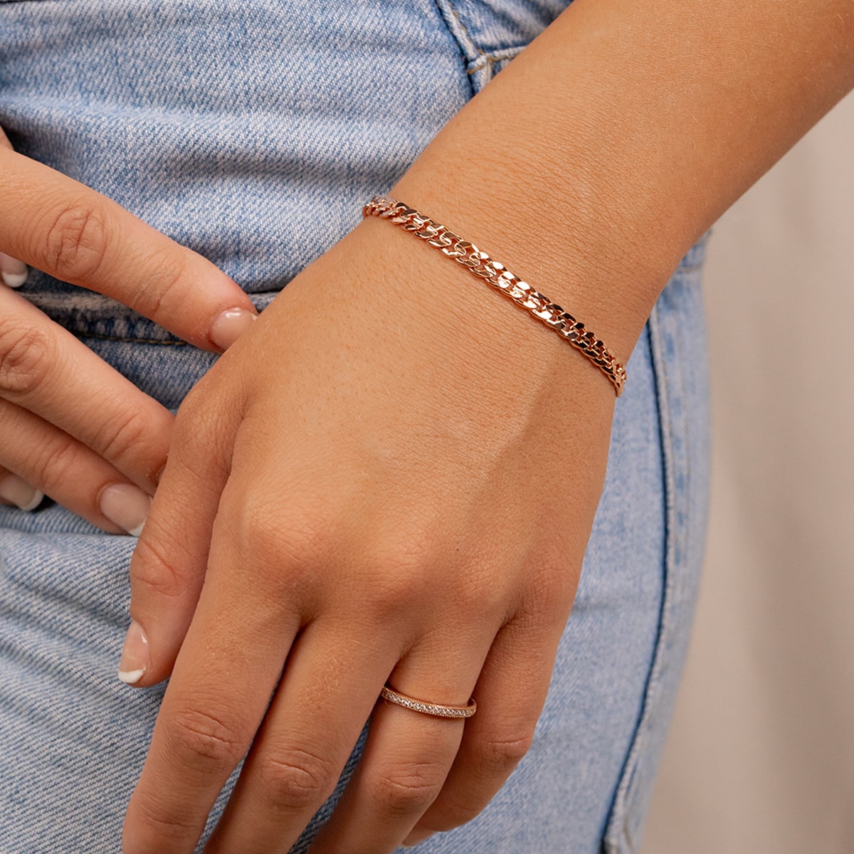 Rose gold chain bracelet on wrist